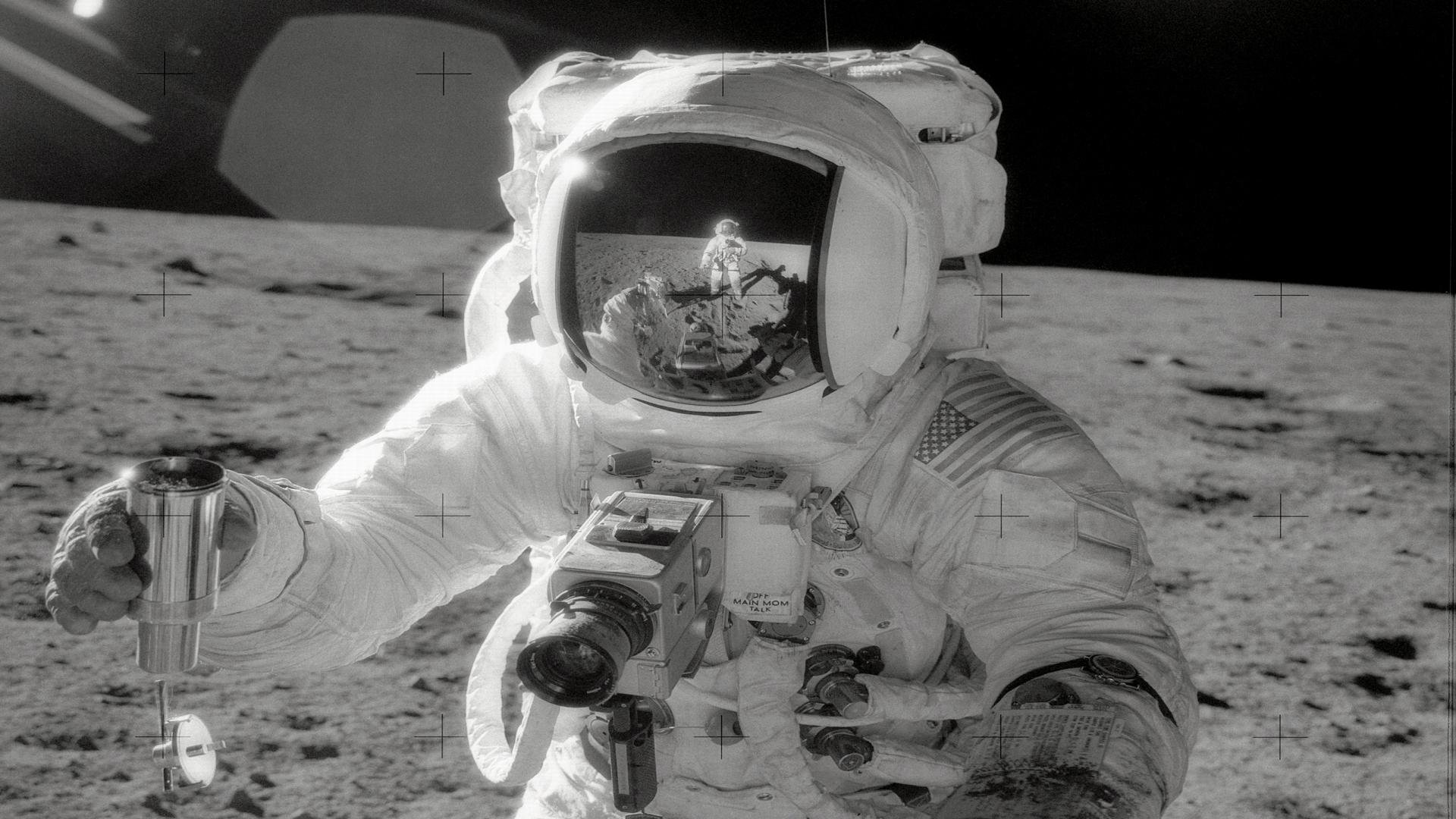 Скафандры для полета на луну изготавливали лучшие. Аполлон 12. Аполлон 12 на Луне.